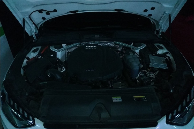 奥迪A4L 2022款 40 TFSI 豪华动感型机舱底盘24
