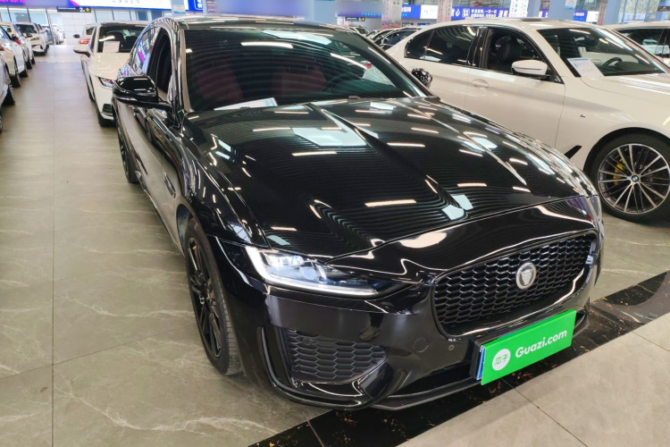 捷豹XEL 2024款 2.0T 250PS R-DYNAMIC S耀黑运动版车身外观3