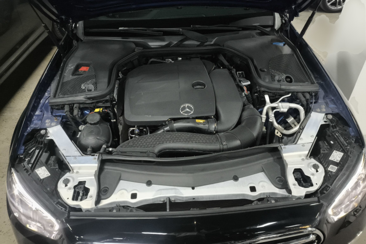 奔驰E级 2020款 改款 E 300 L 运动时尚型机舱底盘24