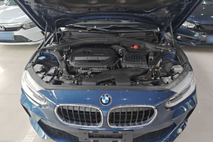 宝马1系 2021款 120i M运动版机舱底盘24