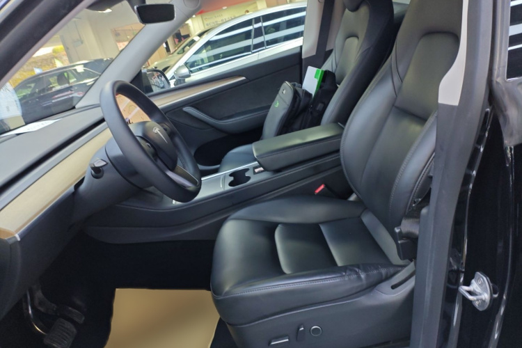 特斯拉 Model Y 2021款 标准续航后驱版局部细节19