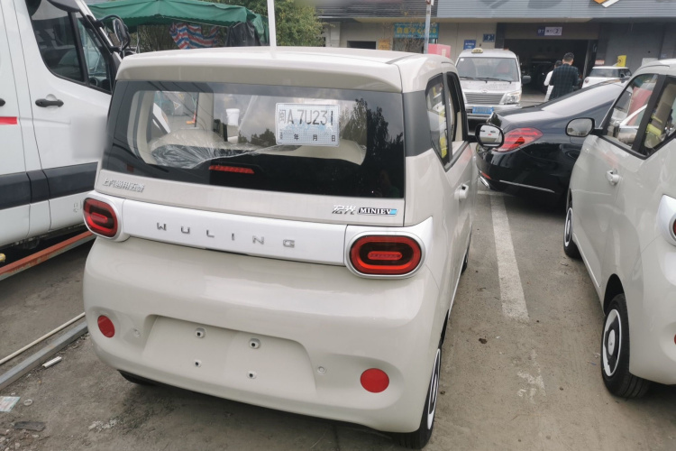 五菱汽车 宏光MINIEV 2024款 第三代 215km 青春版车身外观6