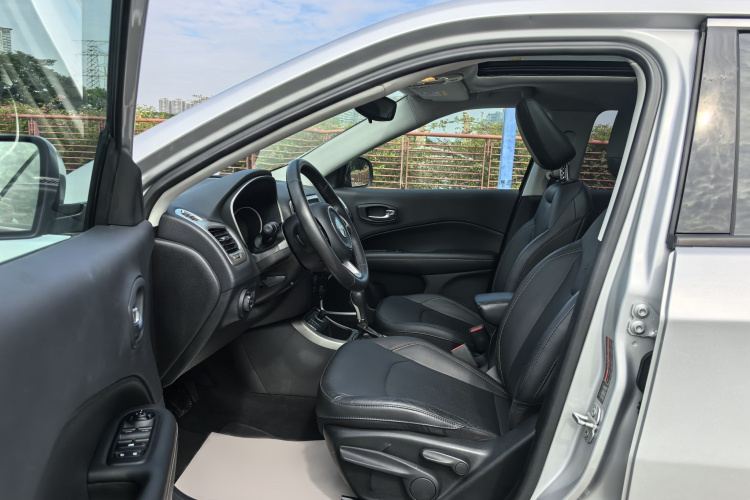 Jeep 指南者 2017款 200T 自动家享版中控内饰7001