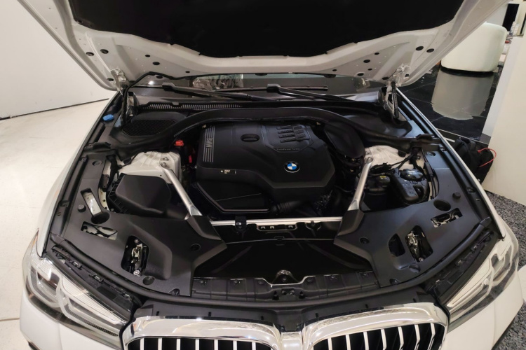 宝马5系 2021款 530Li 领先型 M运动套装机舱底盘24