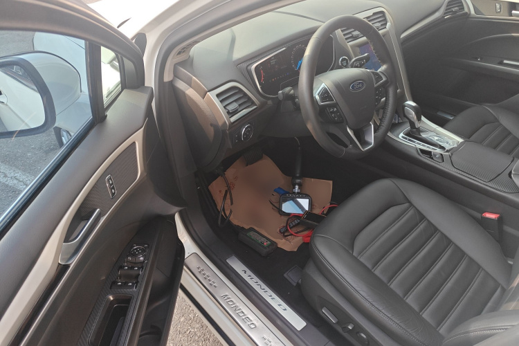 福特 蒙迪欧 2013款 2.0L GTDi200时尚型中控内饰20