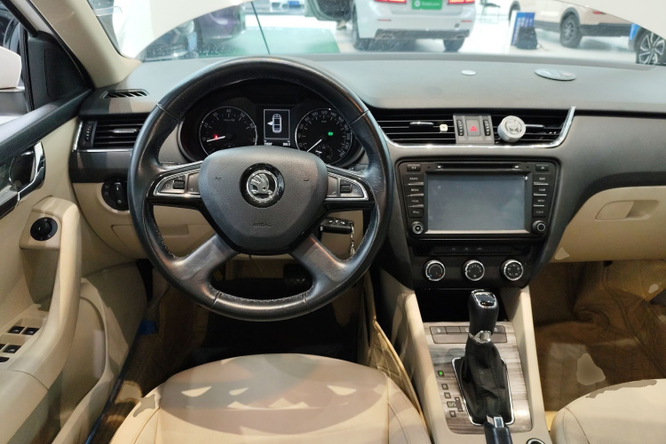 斯柯达 明锐 2015款 1.6L 自动逸俊版中控内饰13