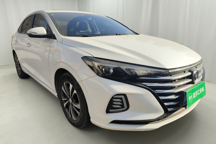长安 逸动 2021款 PLUS 1.6L GDI 手动豪华型车身外观3
