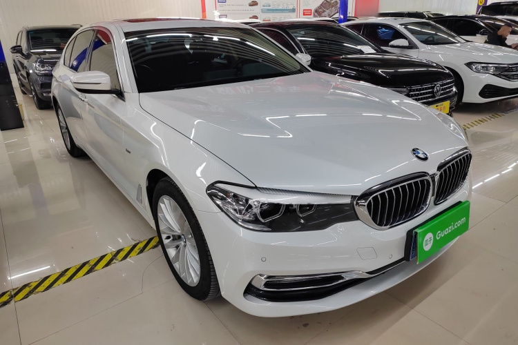 宝马5系 2018款 改款 530Li 领先型 豪华套装车身外观3