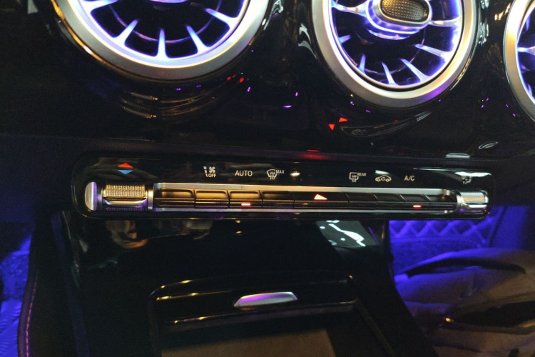 奔驰A级 2022款 A 200 L 运动轿车动感型局部细节16