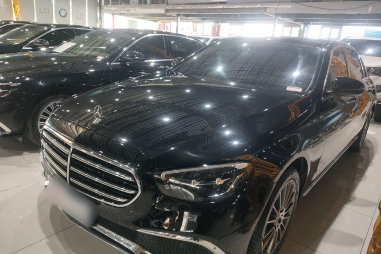 奔驰E级 2021款 E 260 L车身外观1