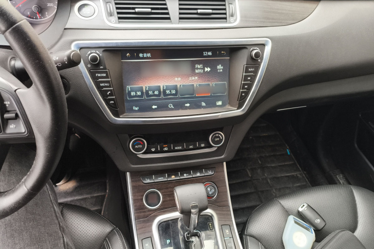 陆风X7 2015款 2.0T 全景尊贵版局部细节16