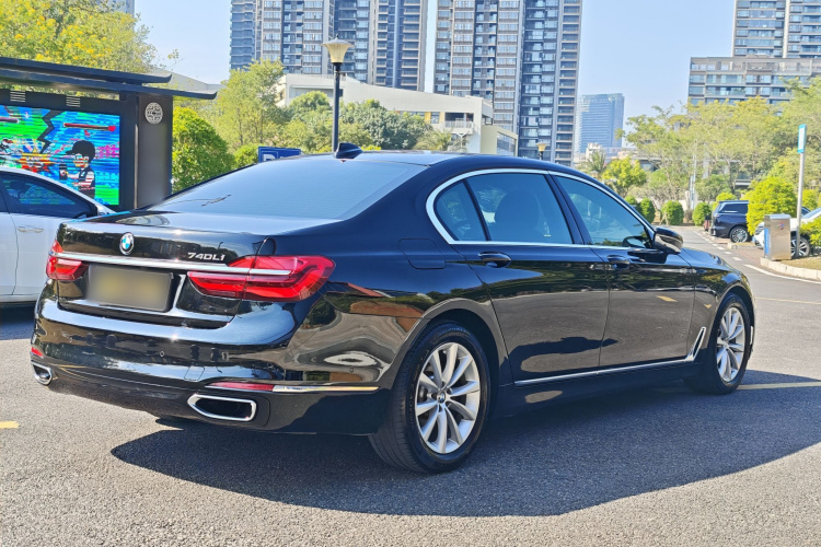 宝马7系 2016款 730Li 领先型车身外观6005