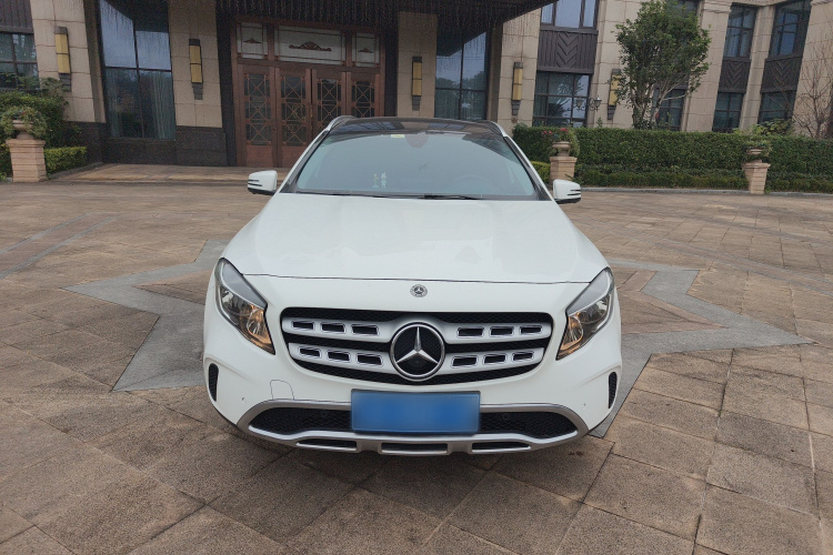 奔驰GLA 2019款 GLA 200 动感型车身外观2