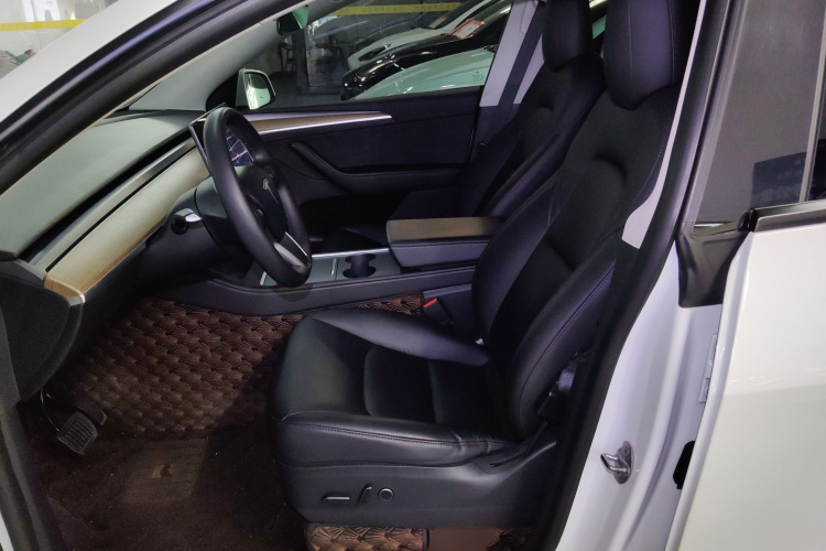 特斯拉 Model Y 2021款 长续航全轮驱动版局部细节19