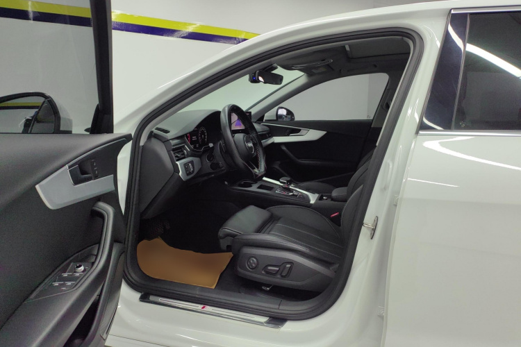 奥迪A4L 2020款 40 TFSI 时尚动感型中控内饰19