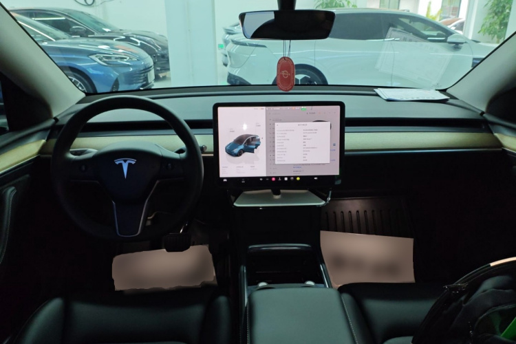 特斯拉 Model Y 2022款 改款 长续航全轮驱动版中控内饰7002