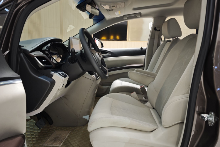 别克GL8 2021款 陆上公务舱 652T 舒适型中控内饰7004