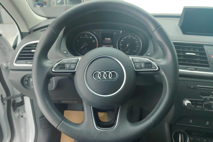 奥迪Q3 2018款 30周年年型 30 TFSI 时尚型中控内饰13