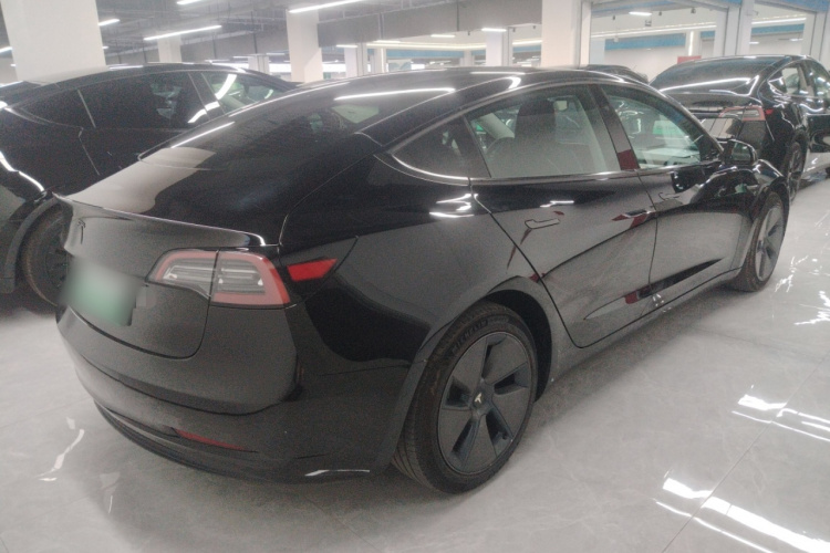 特斯拉 Model 3 2022款 后轮驱动版车身外观7