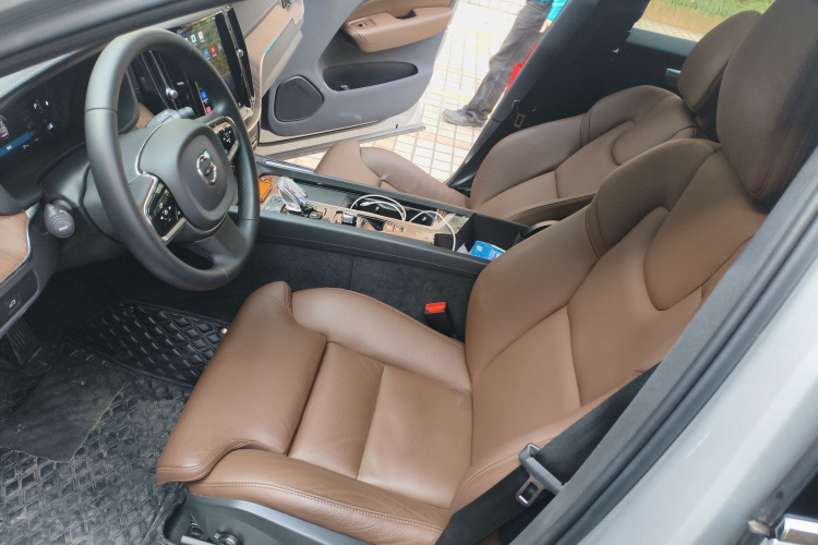 沃尔沃XC60 2023款 B5 四驱智远豪华版中控内饰19