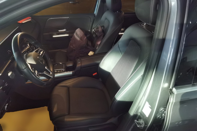 奔驰B级 2020款 B 180中控内饰19