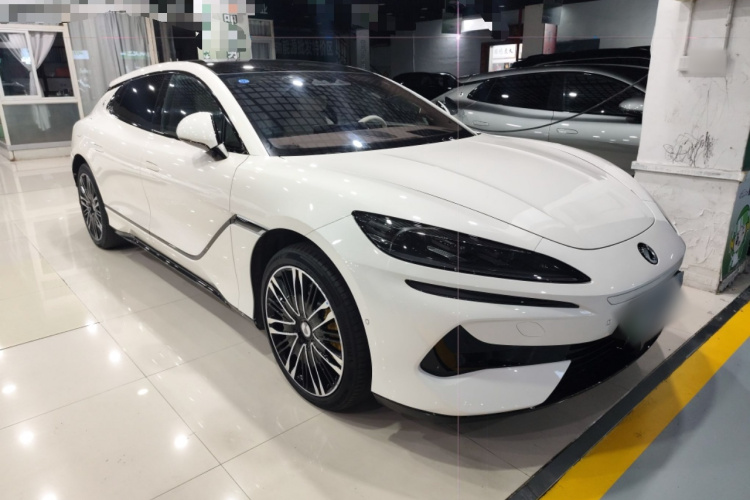 腾势Z9GT 2024款 1100四驱Ultra版车身外观3