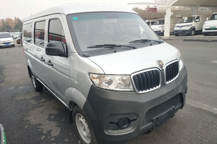 金杯 小海狮X30 2023款 1.5L 超享型客车5/6/7座无空调版SWC15M车身外观3