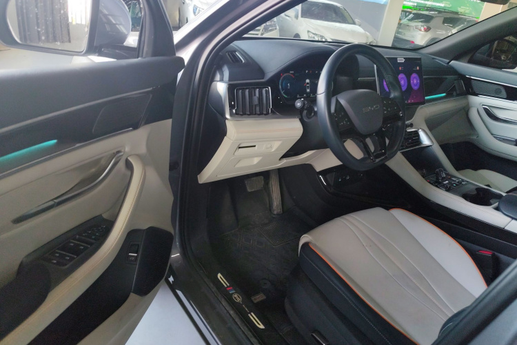 比亚迪 宋PLUS新能源 2023款 冠军版 DM-i 110KM 旗舰型中控内饰7003