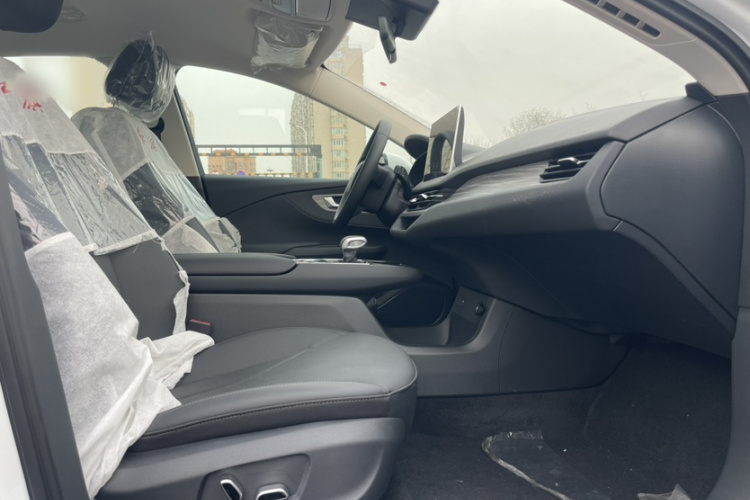 红旗E-QM5 2024款 500km 出行版中控内饰7010