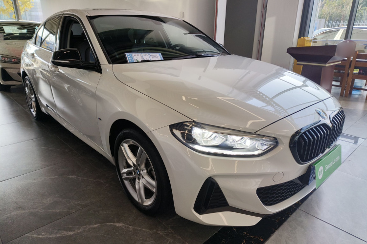 宝马1系 2023款 120i M运动曜夜版车身外观6002