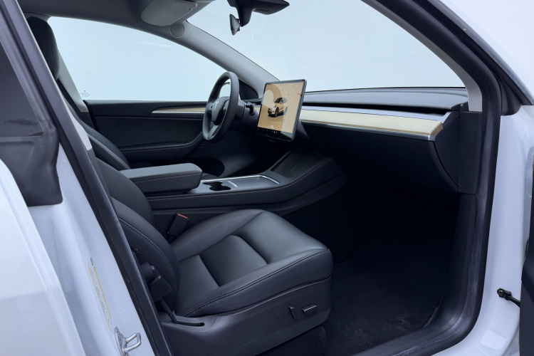 特斯拉 Model Y 2022款 后轮驱动版中控内饰7003