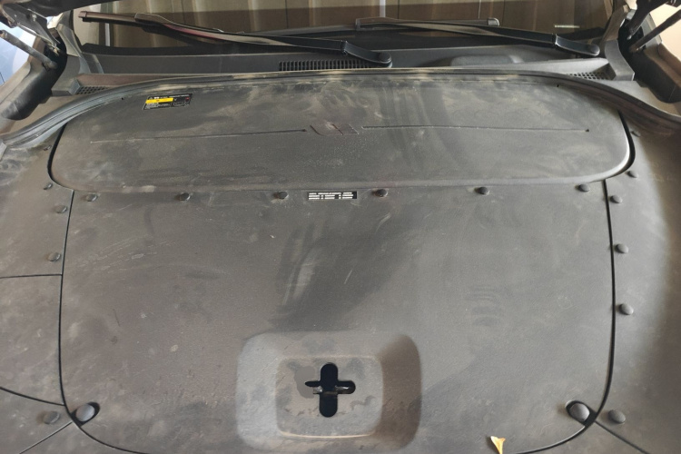 理想汽车 理想ONE 2021款 增程6座版机舱底盘24