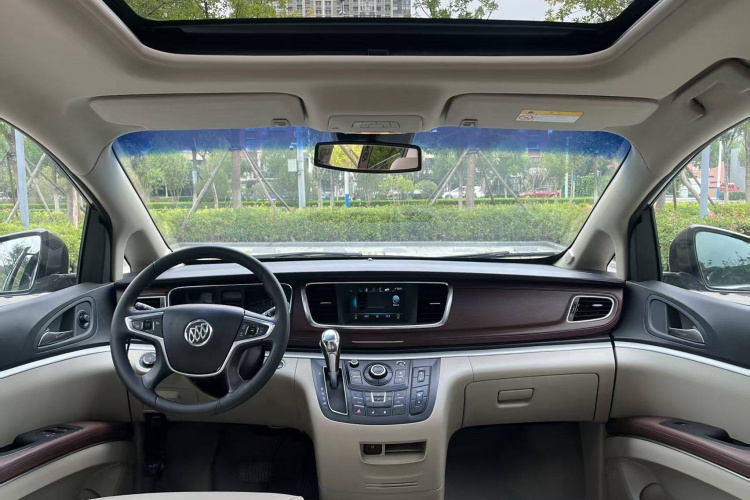 别克GL8 2018款 28T 豪华型 国VI中控内饰7001