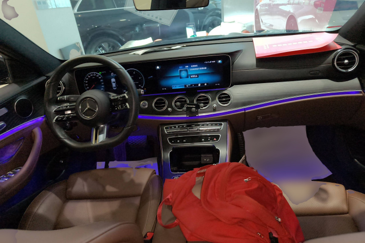 奔驰E级 2022款 改款二 E 260 L 运动型中控内饰12