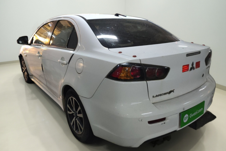 三菱 翼神 2013款 致炫版 2.0L CVT旗舰型车身外观5