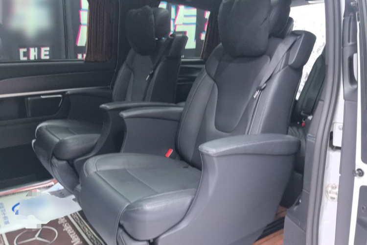 奔驰V级 2018款 V 260 尊贵版 国VI中控内饰21