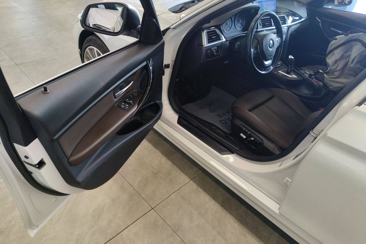 宝马3系 2019款 320Li 时尚型中控内饰20