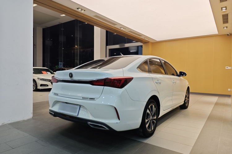 长安 逸动 2020款 PLUS 1.6L GDI 手动豪华型车身外观6002