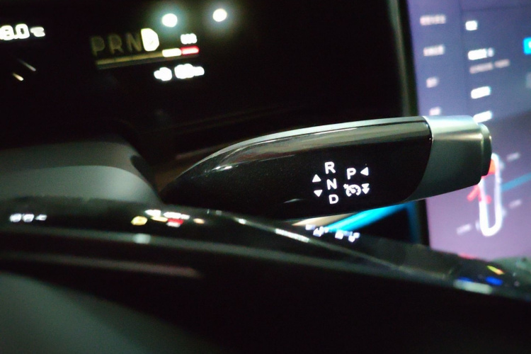 哪吒汽车 哪吒S 2022款 纯电 715km 后驱中版局部细节18