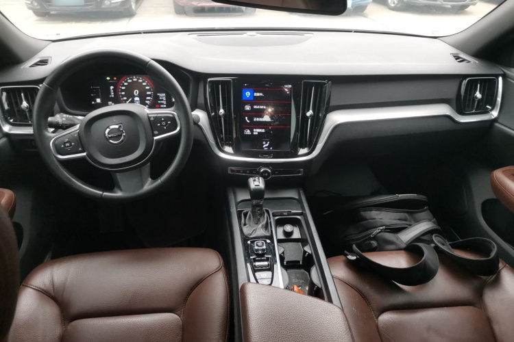 沃尔沃S60 2021款 T4 智逸豪华版中控内饰12