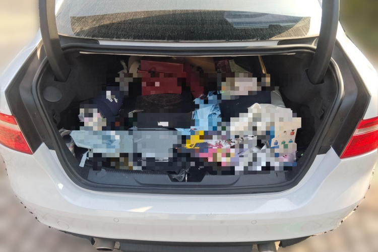 捷豹XE 2017款 2.0T 200PS R-Sport局部细节23