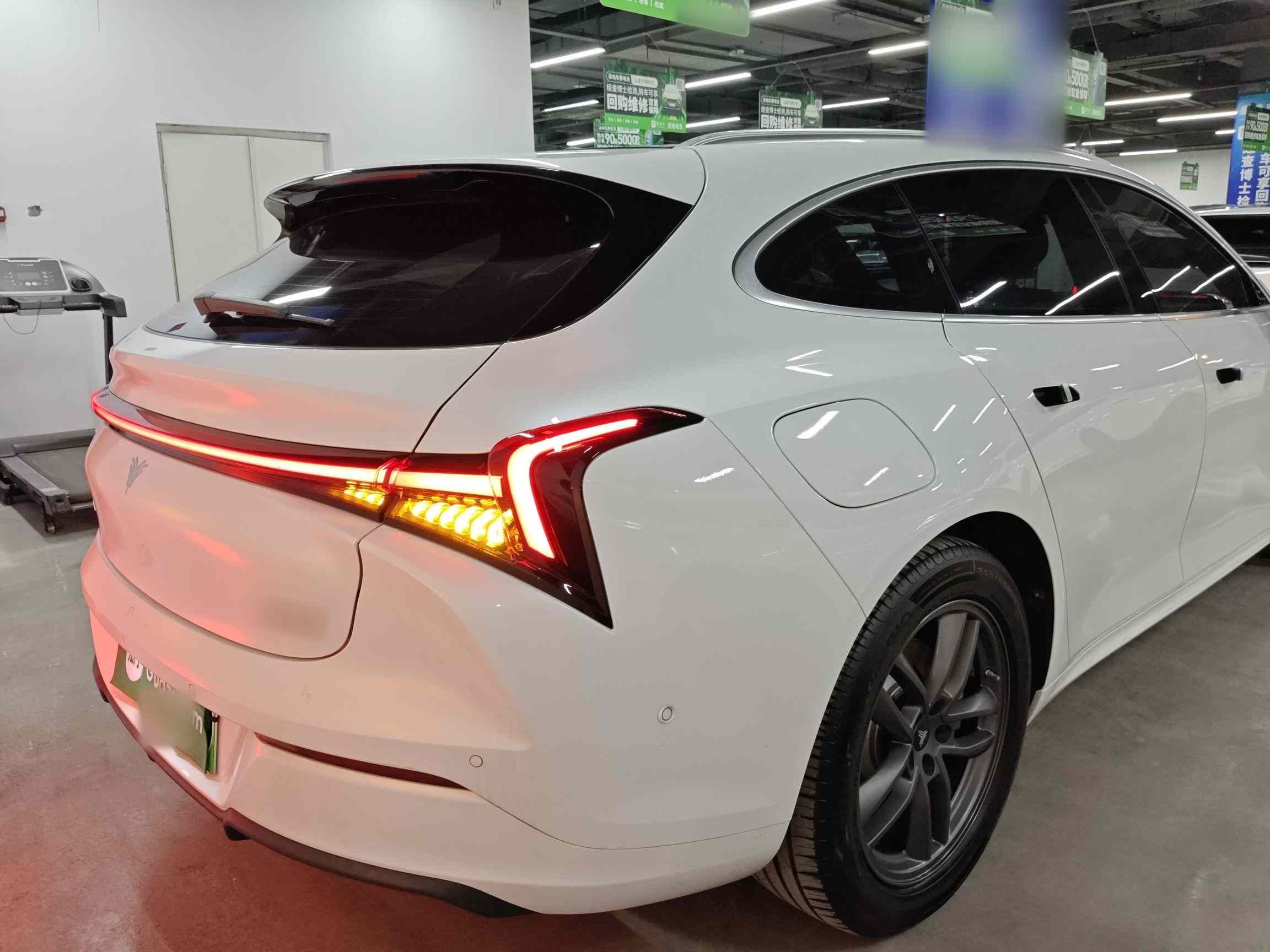 哪吒汽车 哪吒S猎装 2024款 增程300 标准版(4)