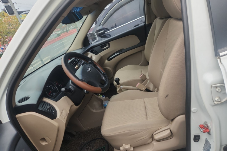 起亚 狮跑 2013款 2.0L 手动两驱版GL局部细节19