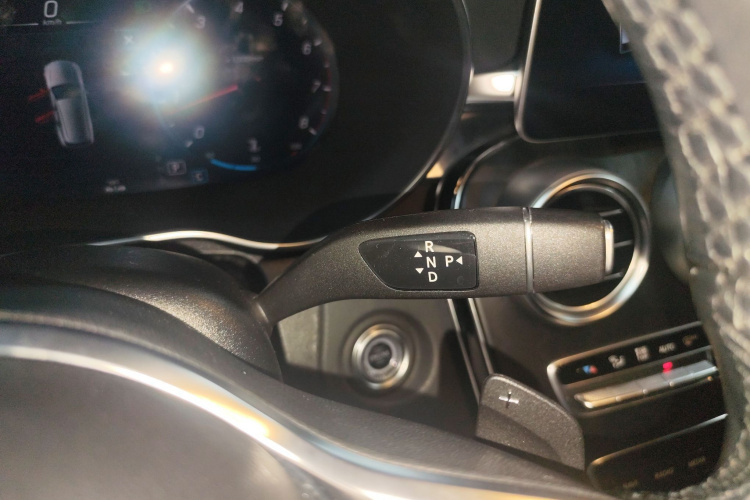 奔驰C级(进口) 2020款 改款 C 200 旅行轿车局部细节18