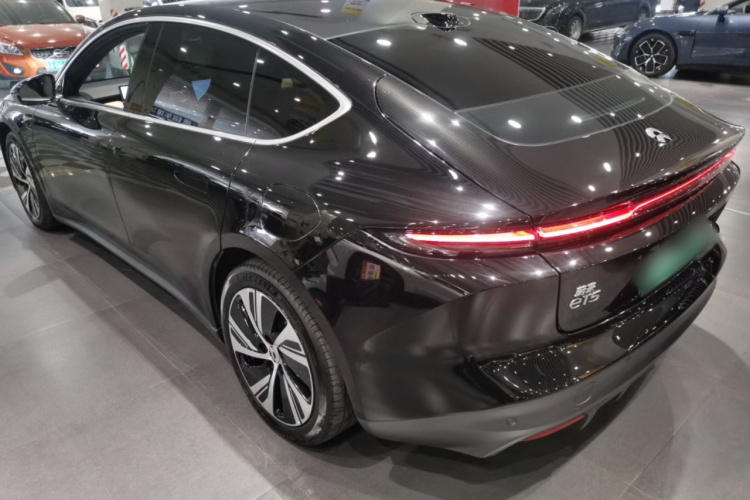 蔚来ET5 2022款 75kWh车身外观4