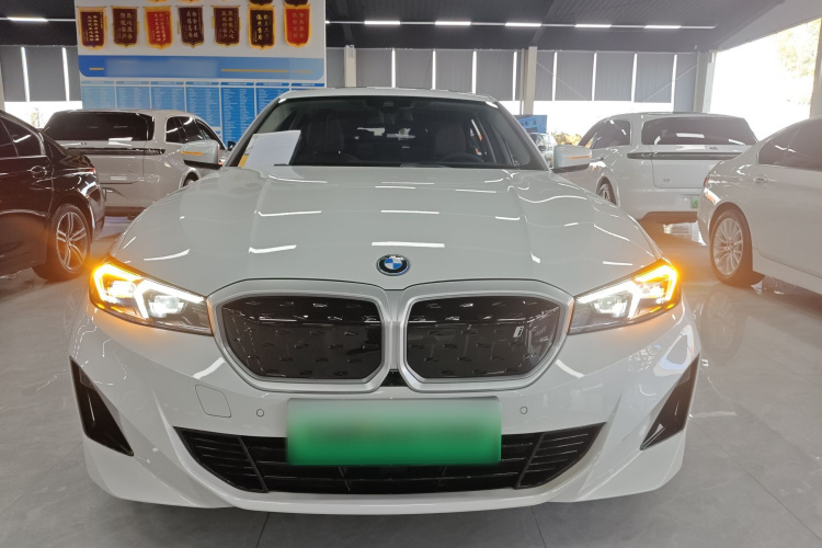 宝马i3 2022款 eDrive 35 L车身外观2