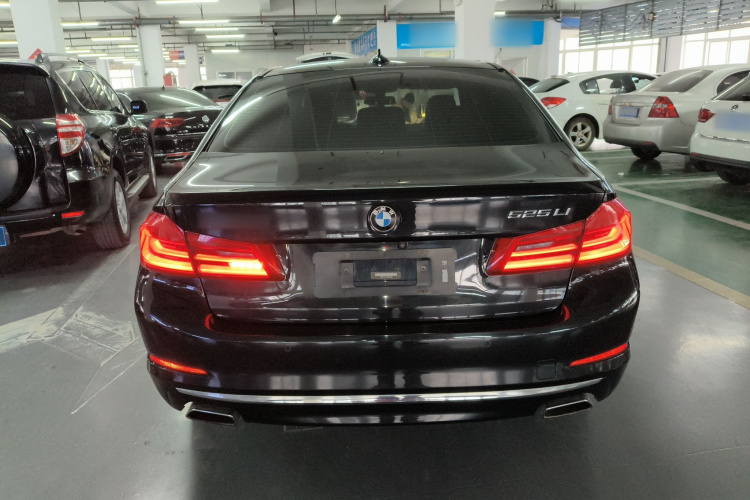 宝马5系 2020款 525Li 豪华套装车身外观6