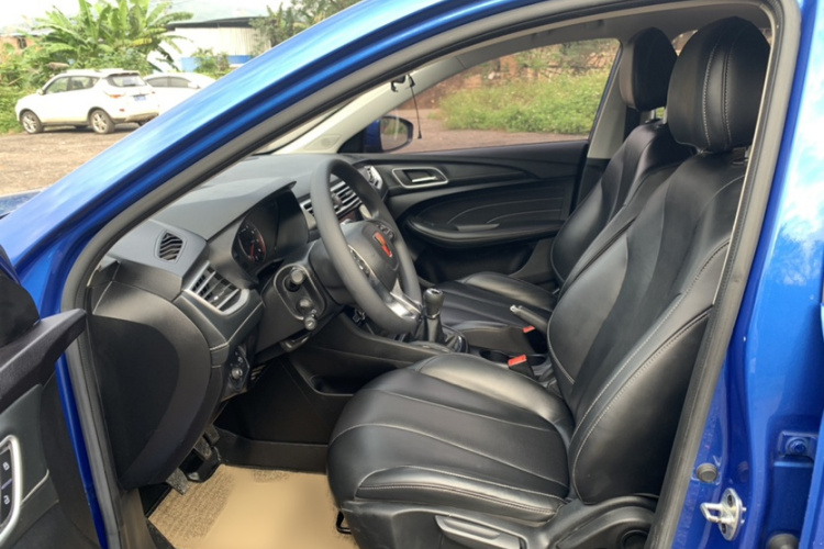 荣威i5 2020款 1.5L 手动4G互联领豪旗舰版中控内饰7007