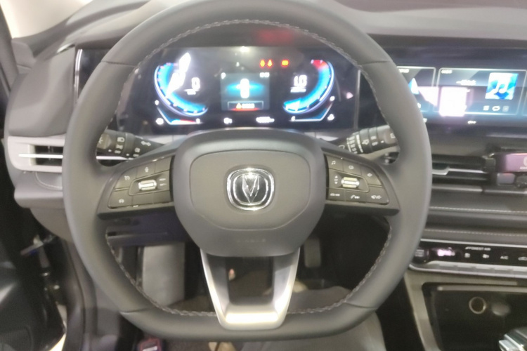 长安CS55PLUS 2021款 蓝鲸版 1.5T DCT豪华型中控内饰13