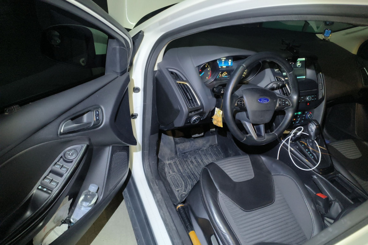 福特 福克斯 2015款 两厢 EcoBoost 180 自动精英型中控内饰20